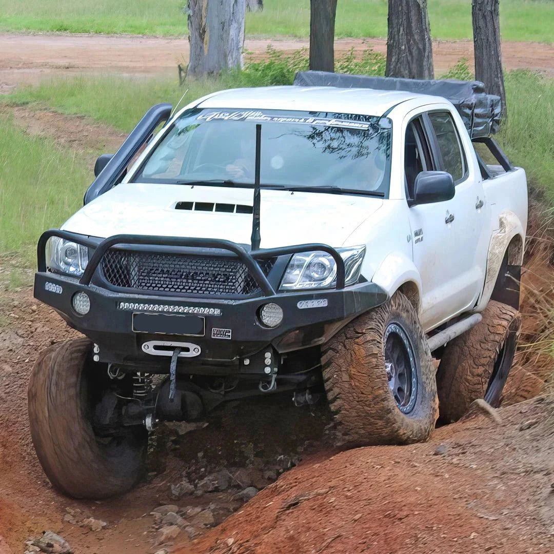 Bull bar, Hilux N70, Hilux N80, 4x4, four wheel drive, Facelift Hilux, MUZZbar, MUZZ Bar, Offroad Creative